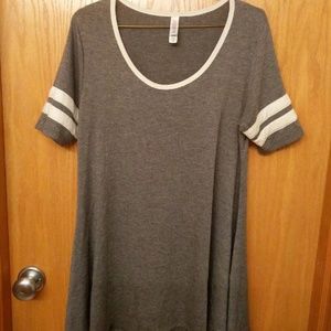 XS Lularoe Perfect T